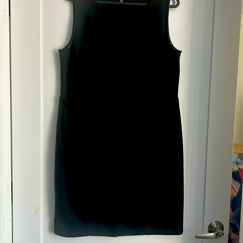 Black sleeveless dress